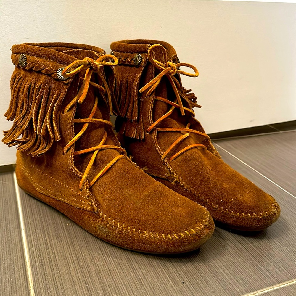 Minnetonka brown suede booties